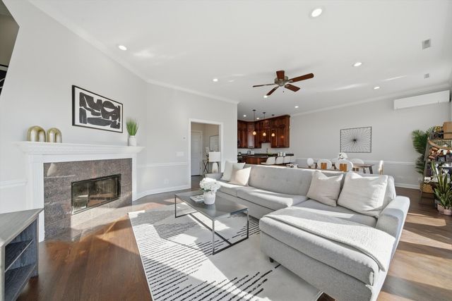 4821 N Damen Avenue 4, Chicago, IL 60625