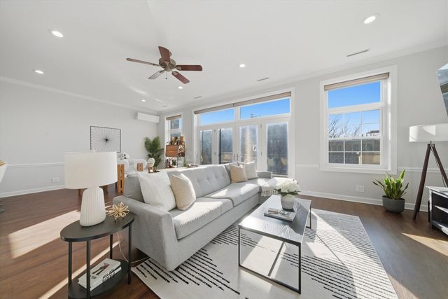 4821 N Damen Avenue 4, Chicago, IL 60625