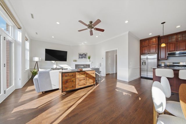 4821 N Damen Avenue 4, Chicago, IL 60625