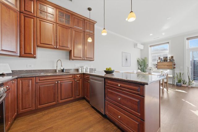 4821 N Damen Avenue 4, Chicago, IL 60625