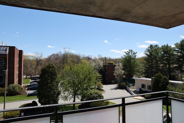 57 Broadlawn Park 14B, Boston, MA 02132