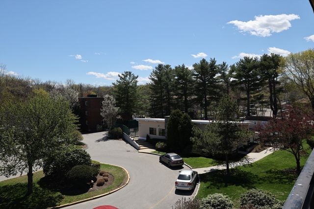 57 Broadlawn Park 14B, Boston, MA 02132