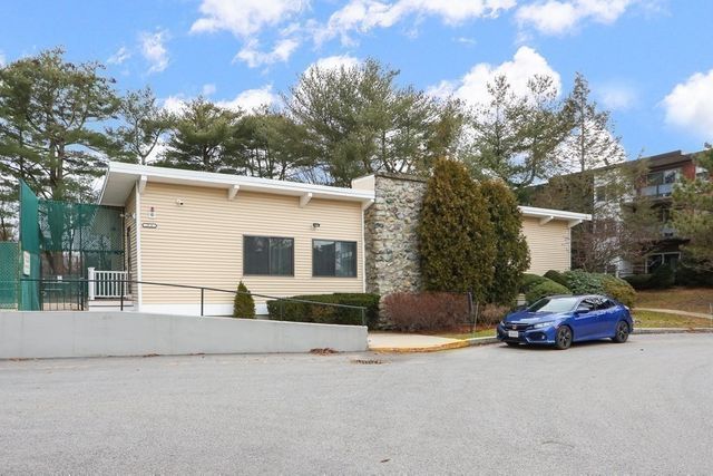 57 Broadlawn Park 14B, Boston, MA 02132