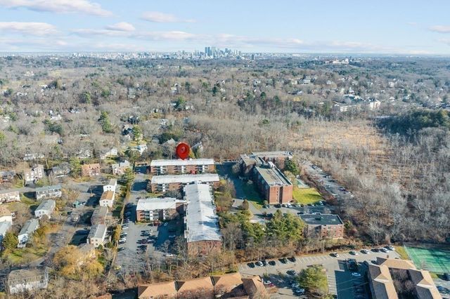 57 Broadlawn Park 14B, Boston, MA 02132