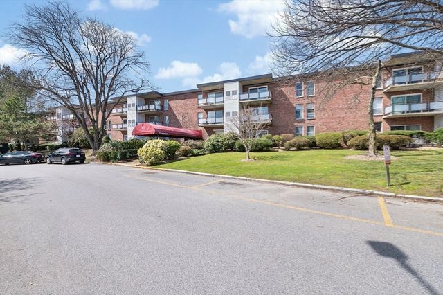 57 Broadlawn Park 14B, Boston, MA 02132