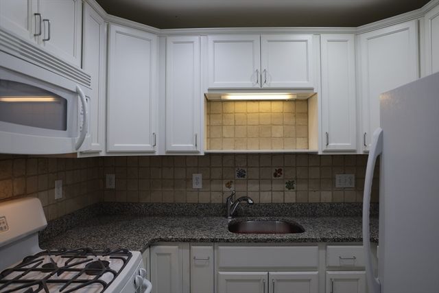 57 Broadlawn Park 14B, Boston, MA 02132