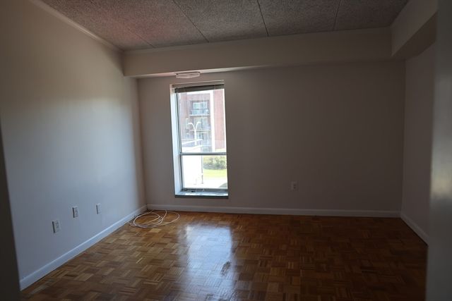 57 Broadlawn Park 14B, Boston, MA 02132