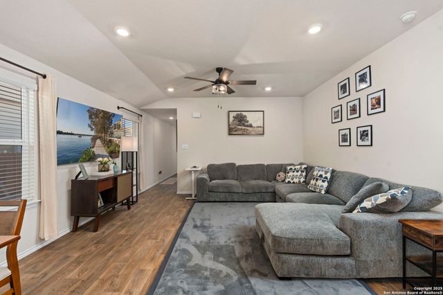 3430 angus, San Antonio, TX 78245