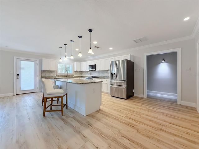8270 30TH AVENUE N, St Petersburg, FL 33710
