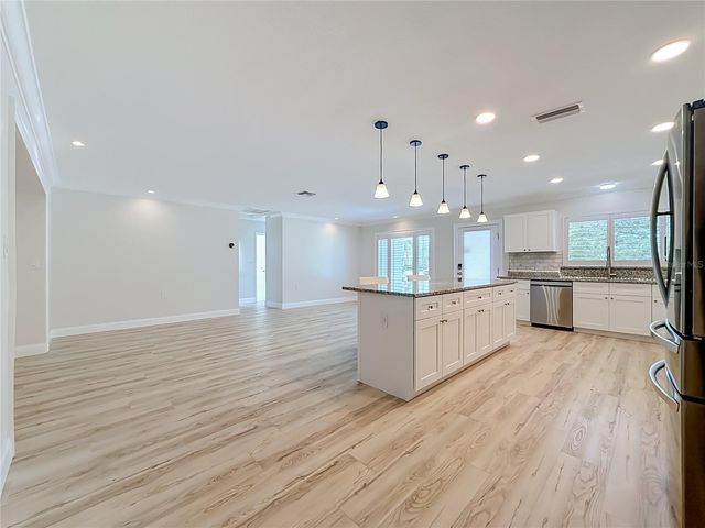 8270 30TH AVENUE N, St Petersburg, FL 33710