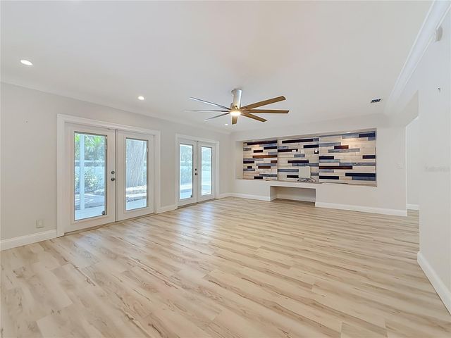 8270 30TH AVENUE N, St Petersburg, FL 33710