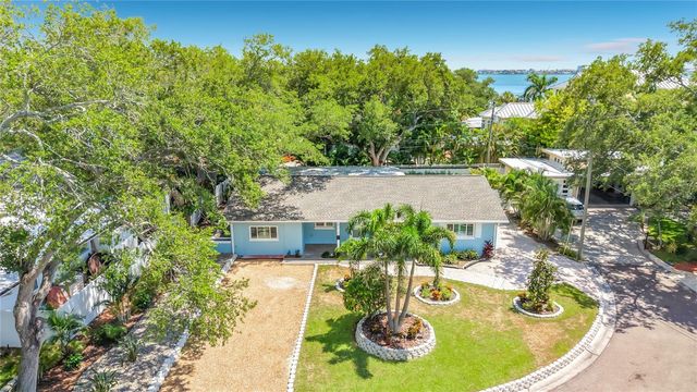 8270 30TH AVENUE N, St Petersburg, FL 33710