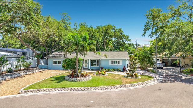 8270 30TH AVENUE N, St Petersburg, FL 33710