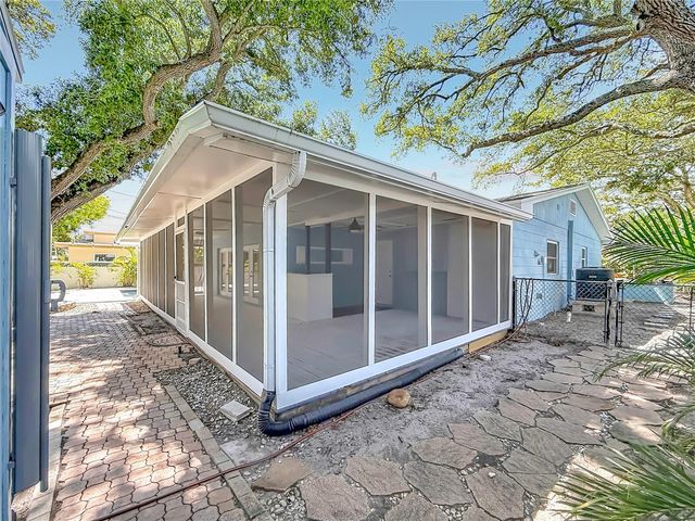 8270 30TH AVENUE N, St Petersburg, FL 33710