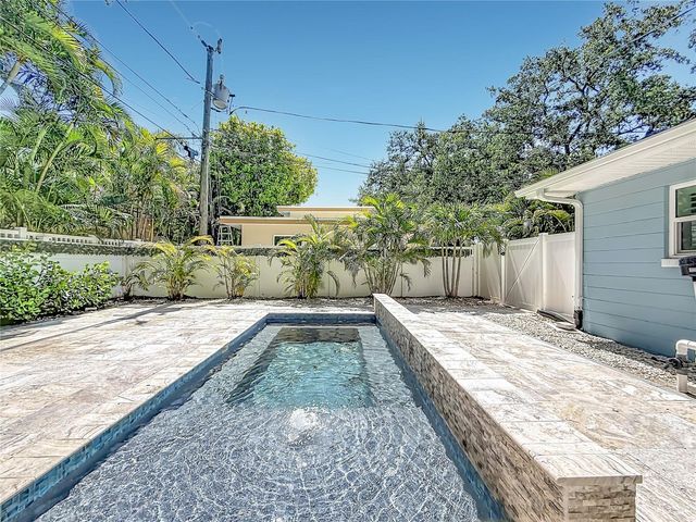 8270 30TH AVENUE N, St Petersburg, FL 33710