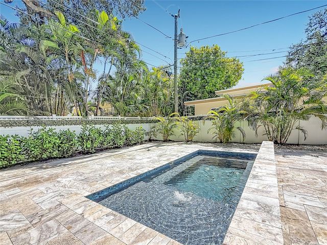 8270 30TH AVENUE N, St Petersburg, FL 33710
