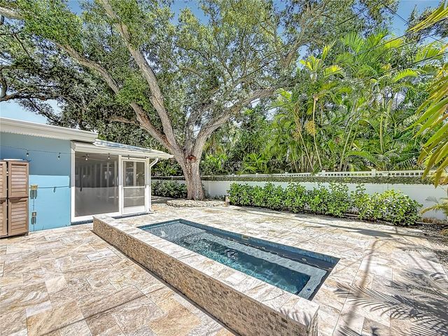 8270 30TH AVENUE N, St Petersburg, FL 33710