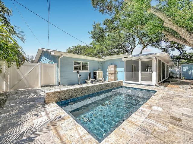 8270 30TH AVENUE N, St Petersburg, FL 33710
