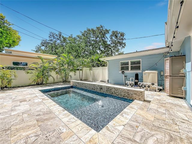 8270 30TH AVENUE N, St Petersburg, FL 33710