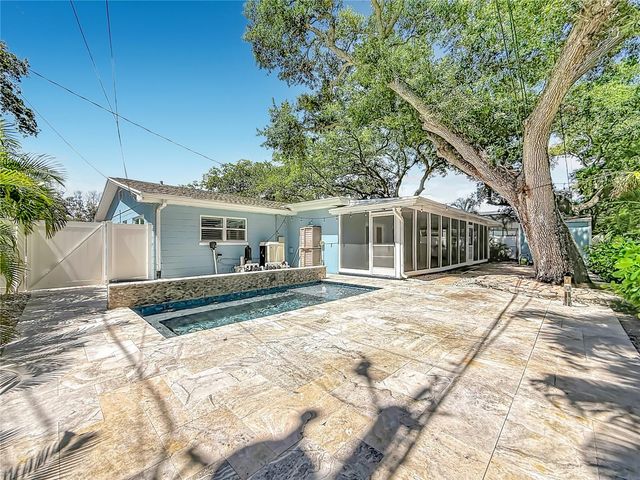 8270 30TH AVENUE N, St Petersburg, FL 33710
