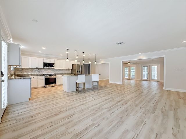 8270 30TH AVENUE N, St Petersburg, FL 33710