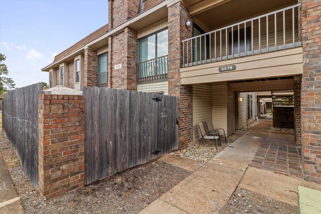 6578 S POPLAR WOODS CIR S # 1, Germantown, TN 38138