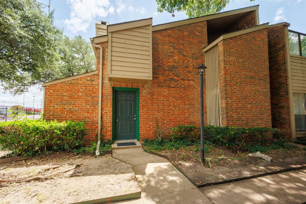 9254 Forest Lane 105, Dallas, TX 75243