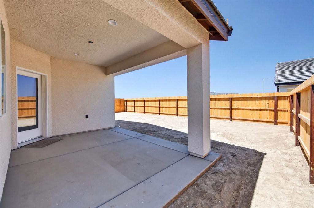 Image 10 of property listing at 16298 W David Avenue, Kerman, CA 93630