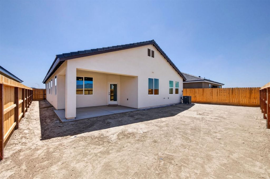 Image 11 of property listing at 16298 W David Avenue, Kerman, CA 93630