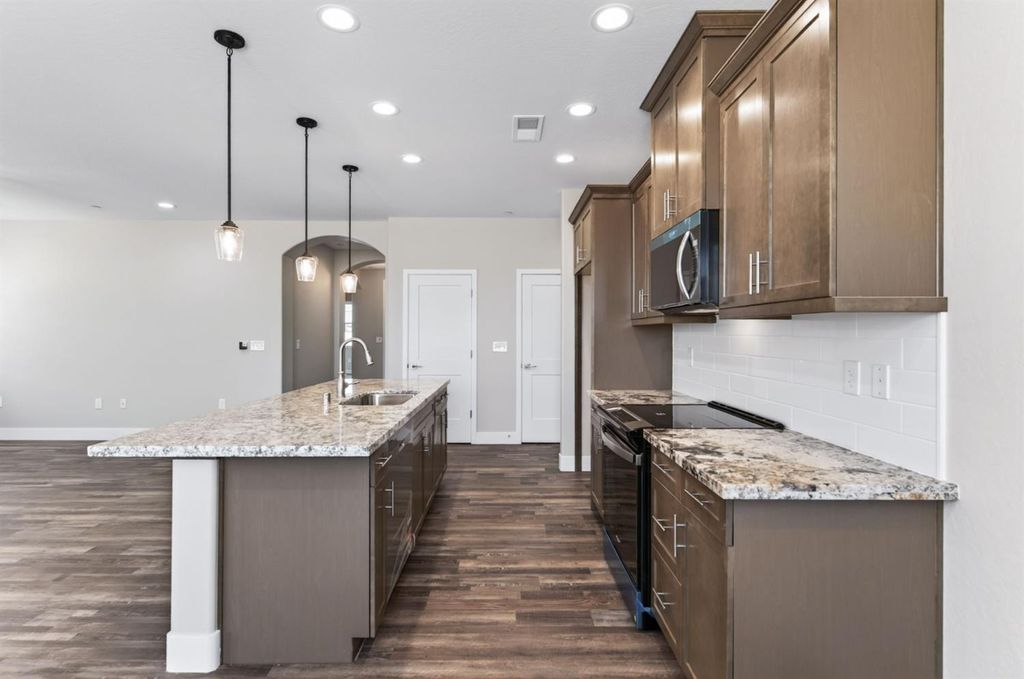 Image 3 of property listing at 16298 W David Avenue, Kerman, CA 93630