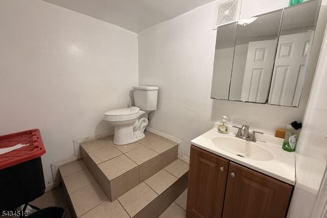 930 W 5Th St, Plainfield City, NJ 07063