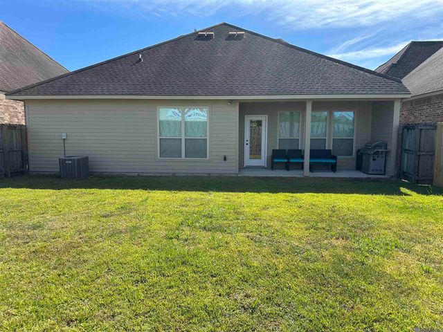 39312 Saint Charles Ave, Gonzales, LA 70737