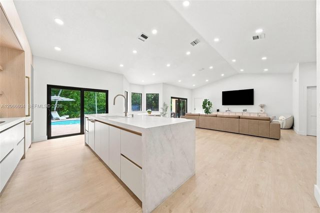 402 SW 200th Terrace, Pembroke Pines, FL 33029
