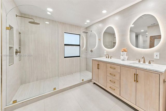 402 SW 200th Terrace, Pembroke Pines, FL 33029