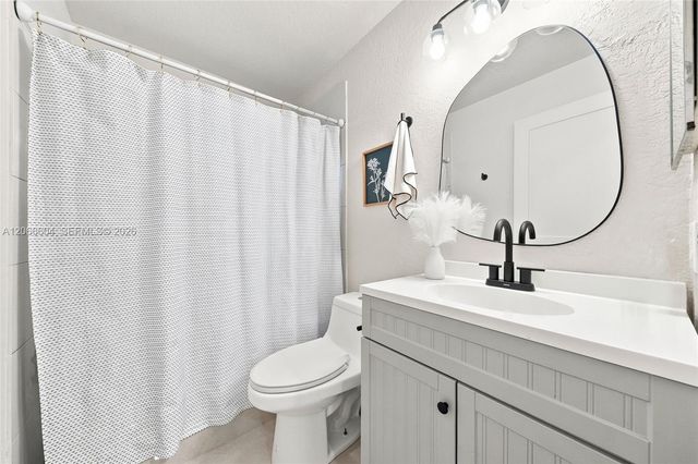 402 SW 200th Terrace, Pembroke Pines, FL 33029