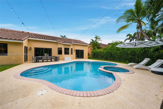 402 SW 200th Terrace, Pembroke Pines, FL 33029