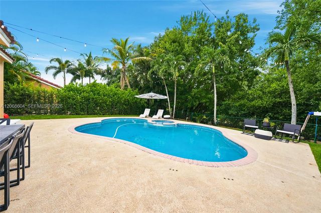 402 SW 200th Terrace, Pembroke Pines, FL 33029
