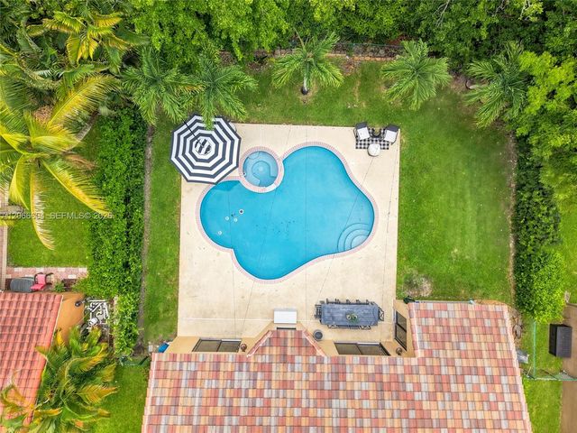 402 SW 200th Terrace, Pembroke Pines, FL 33029