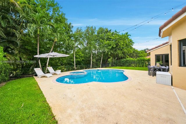 402 SW 200th Terrace, Pembroke Pines, FL 33029