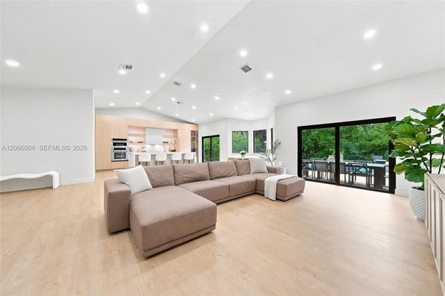 402 SW 200th Terrace, Pembroke Pines, FL 33029