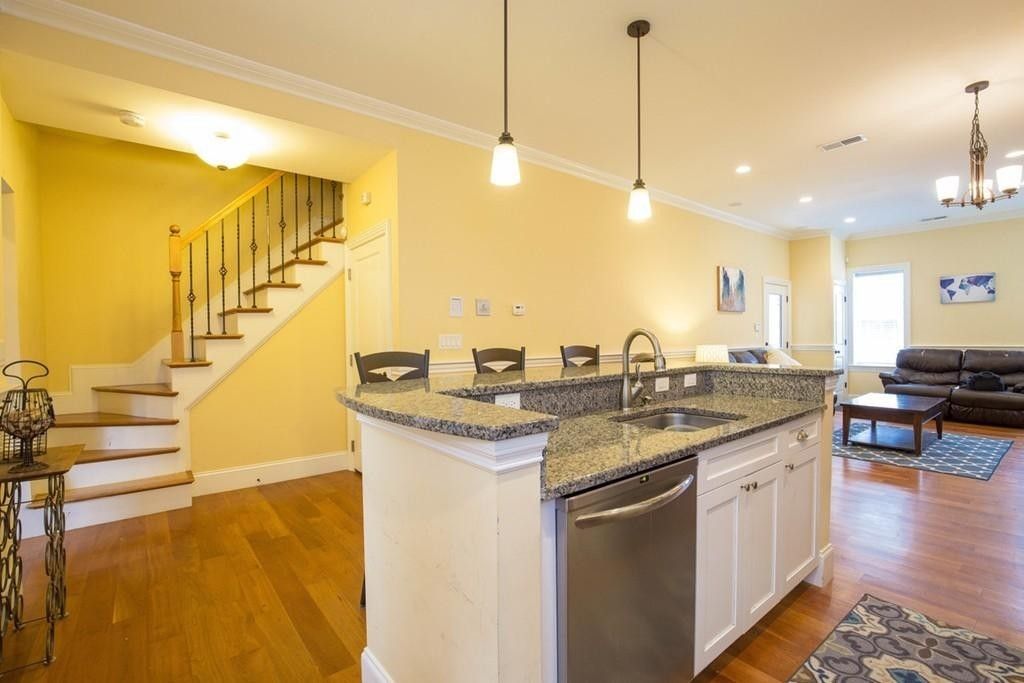 8 Gates St. 1, Boston, MA 02127