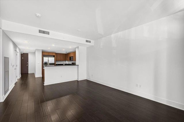 88 E San Fernando Street 307, San Jose, CA 95113