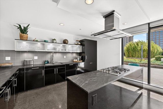 88 E San Fernando Street 307, San Jose, CA 95113