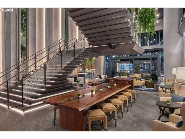 550 Sw 10th Ave 2108, Portland, OR 97205