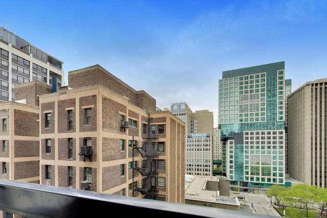 201 E Chestnut Street 18F, Chicago, IL 60611