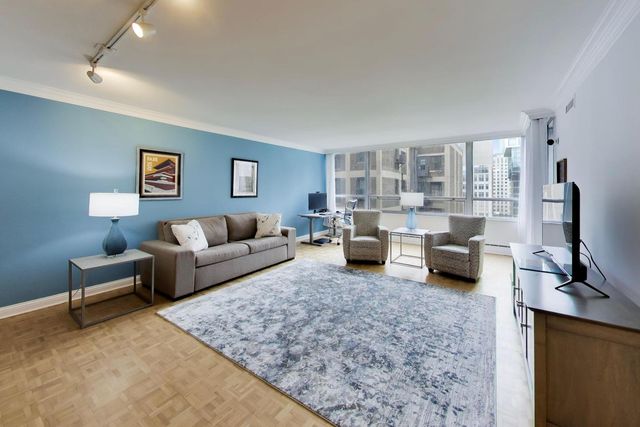 201 E Chestnut Street 18F, Chicago, IL 60611
