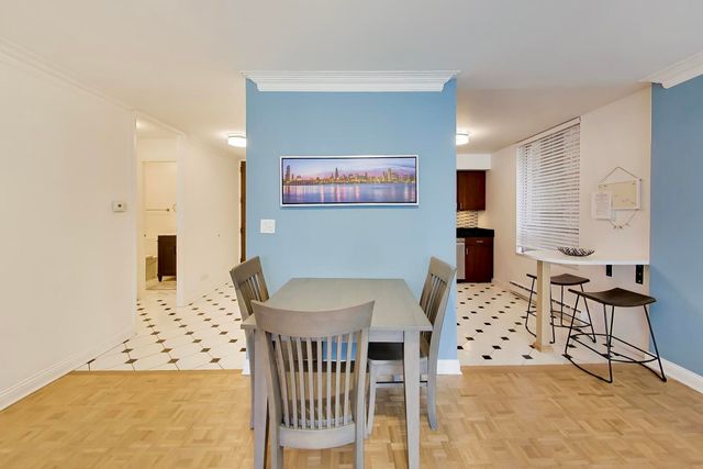 201 E Chestnut Street 18F, Chicago, IL 60611