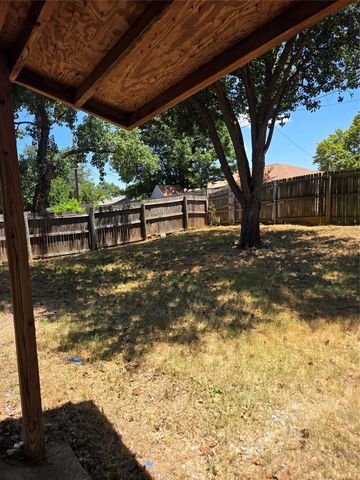 6101 Cool Springs Drive, Arlington, TX 76001