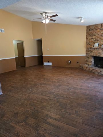 6101 Cool Springs Drive, Arlington, TX 76001