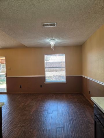 6101 Cool Springs Drive, Arlington, TX 76001